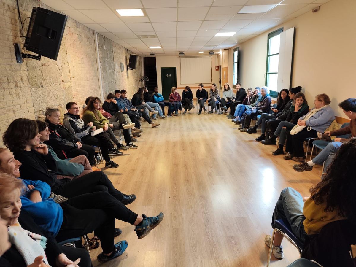 Un moment de la trobada a l'esplai del barri