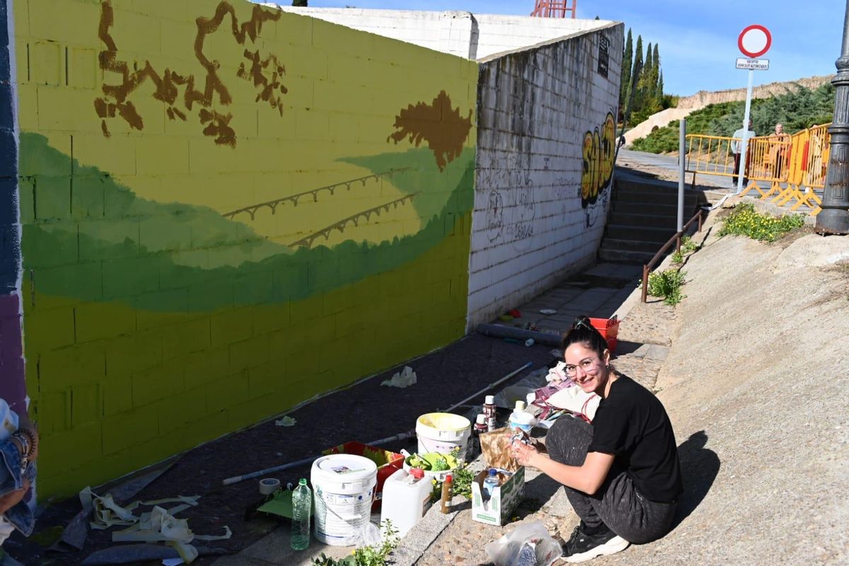 María Pírez con su paisaje de la Alcazaba.