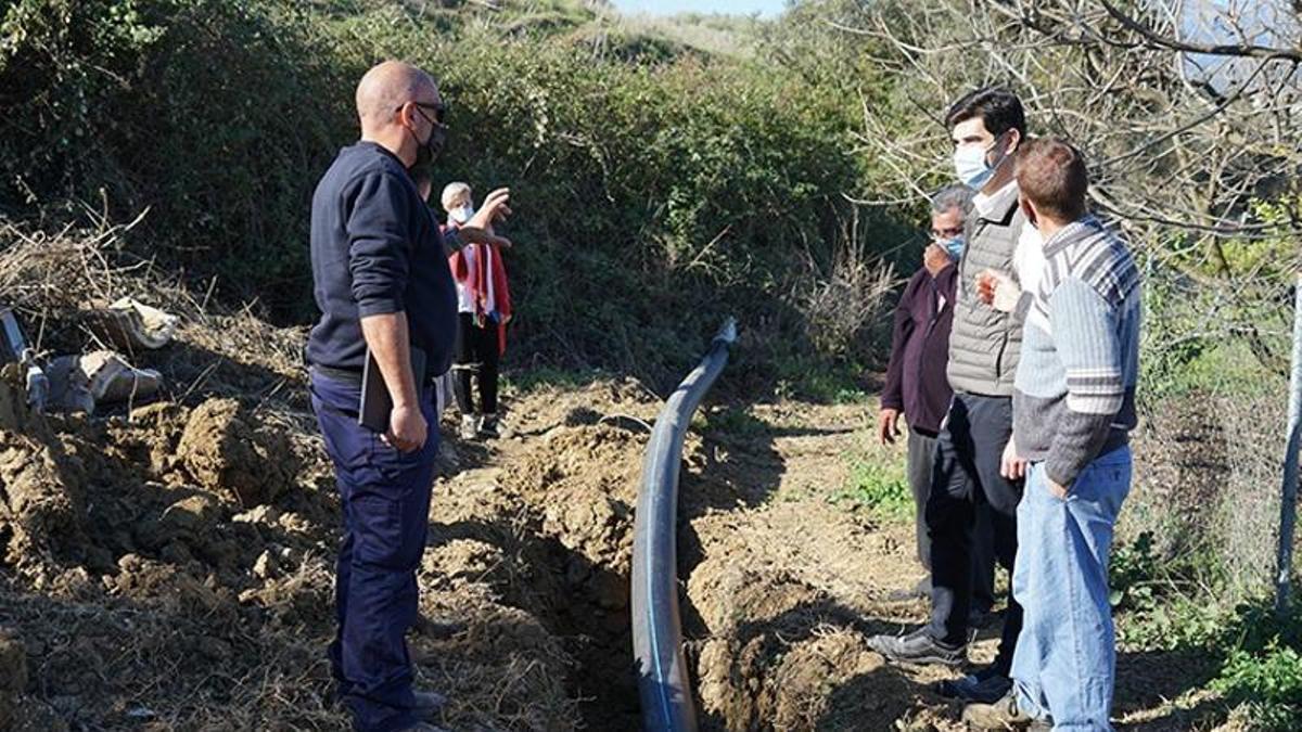 El alcalde, Francisco Santos, visita una de las obras.