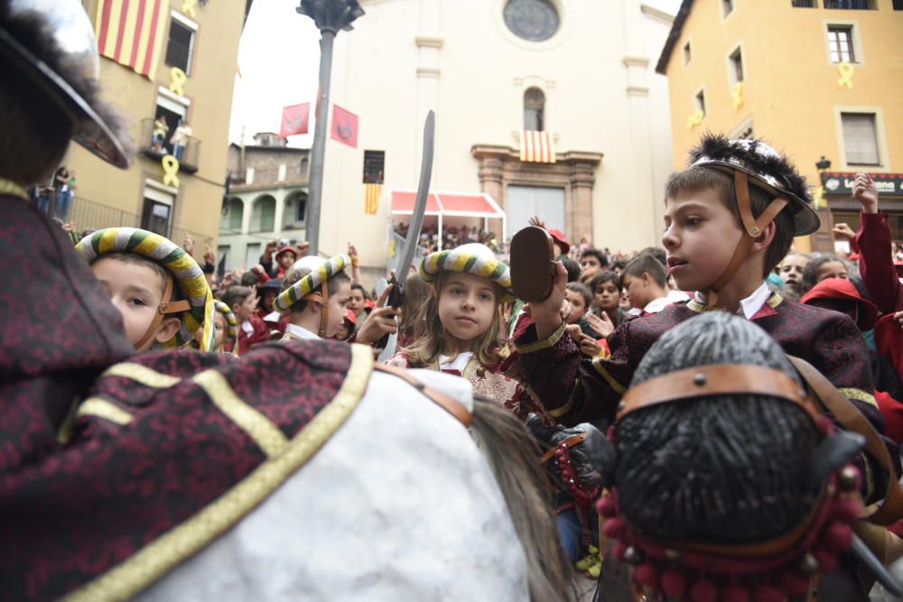 La Patum infantil omple la plaça de Sant Pere