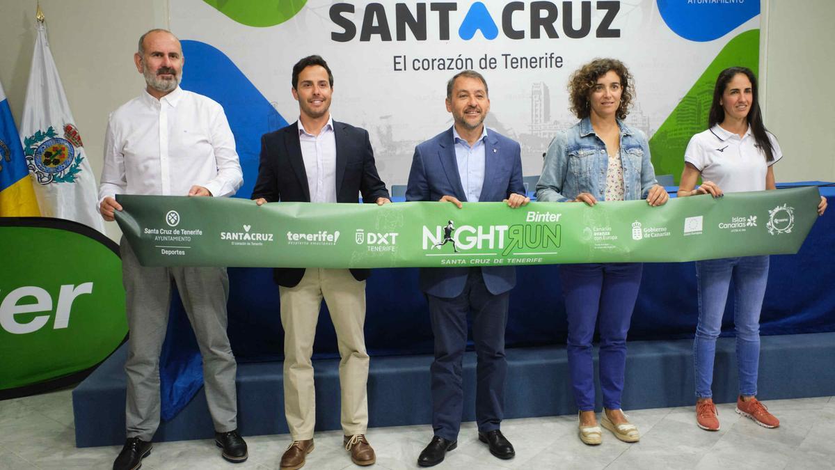 Organizadores y autoridades tras la presentación del evento este jueves.