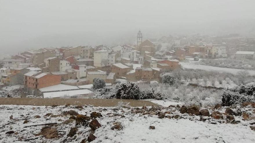 La alerta por nieve en el interior de Castellón sube a nivel rojo