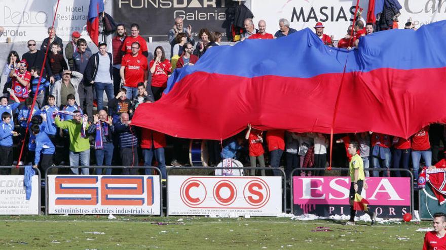 L&#039;afició de l&#039;Olot ha preparat una jornada festiva per amenitzar la prèvia del partit amb l&#039;Sporting B