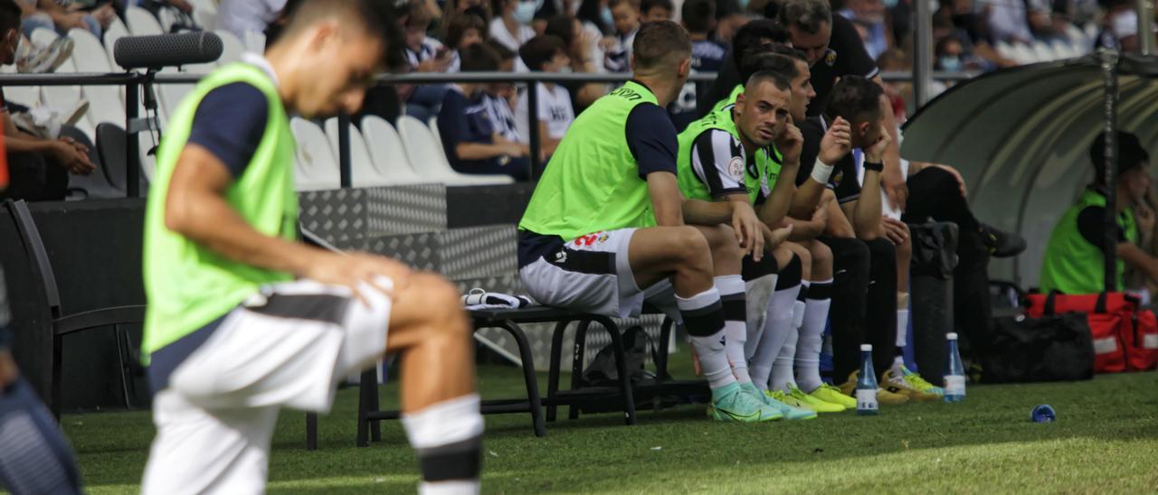 El banquillo del Castellón en el encuentro ante el Atlético Baleares.