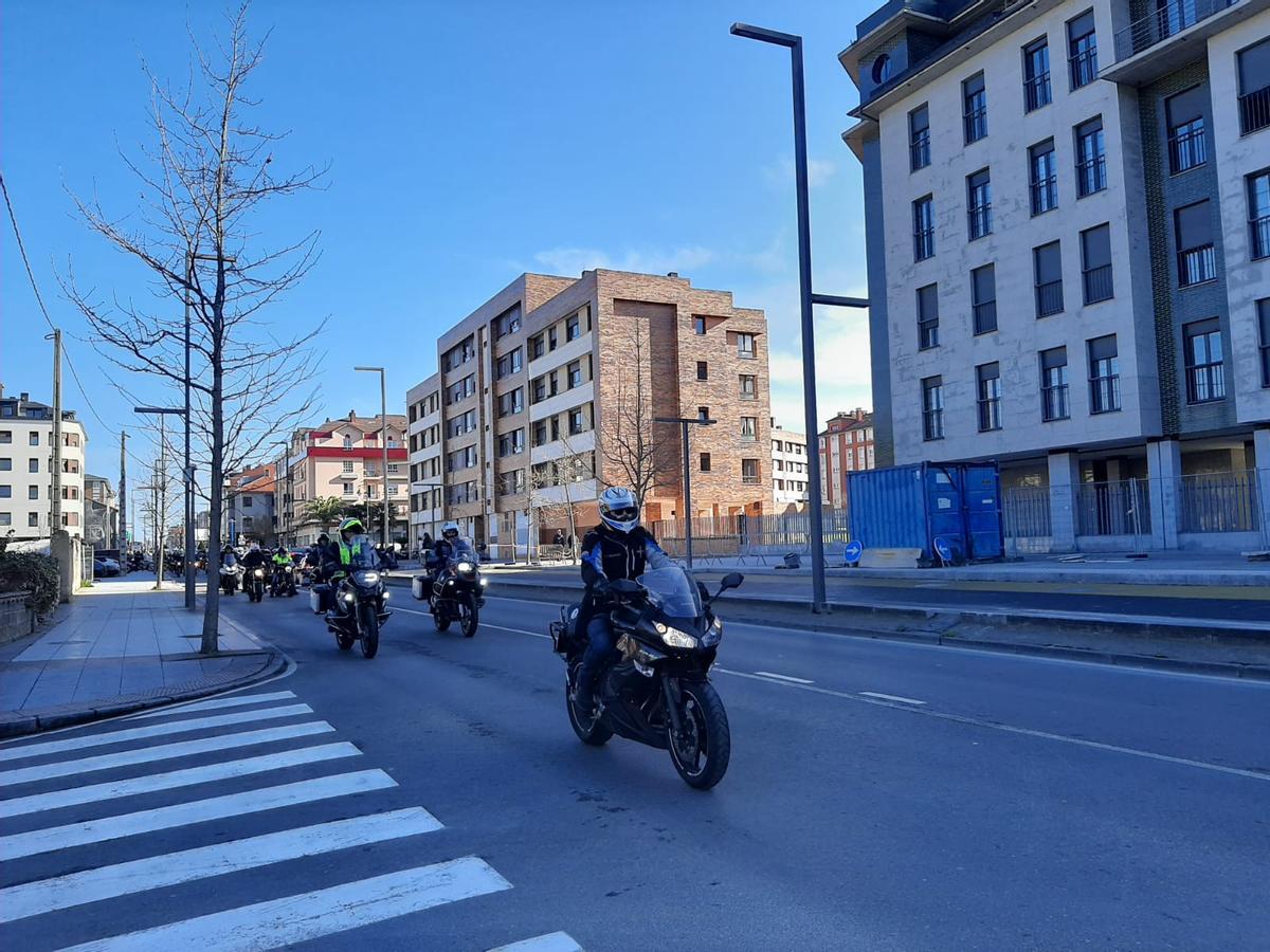 El homenaje a José Manuel Prado, "Chechu", el motero fallecido en Posada, en imágenes