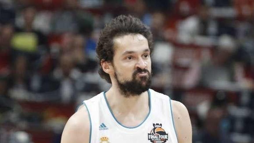 Llull realiza un gesto característico tras una canasta. // Luis Tejido