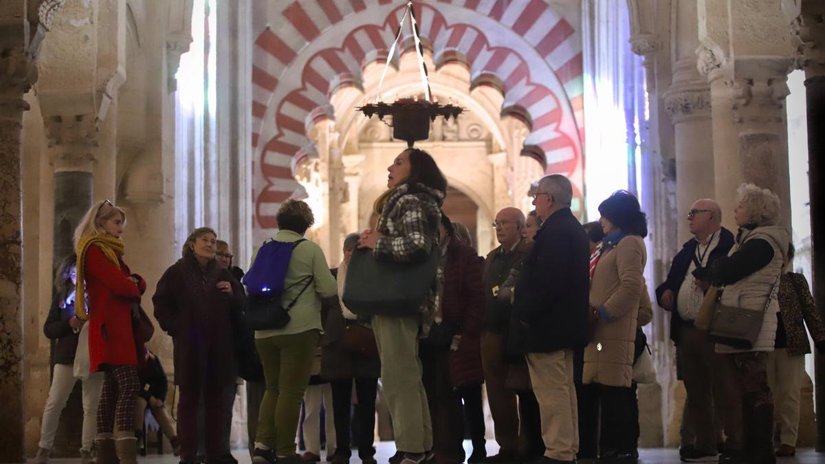 Turistas en la Mezquita-Catedral de Córdoba.