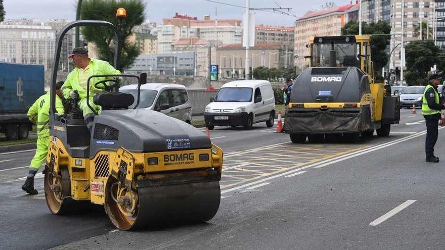 Tráfico denso en el paseo por una avería en una obra