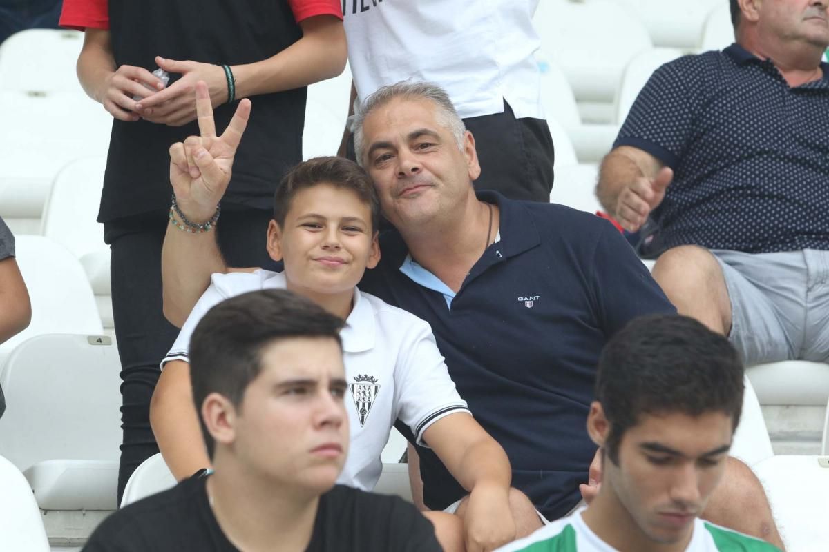 Los aficionados del Córdoba CF en el Arcángel