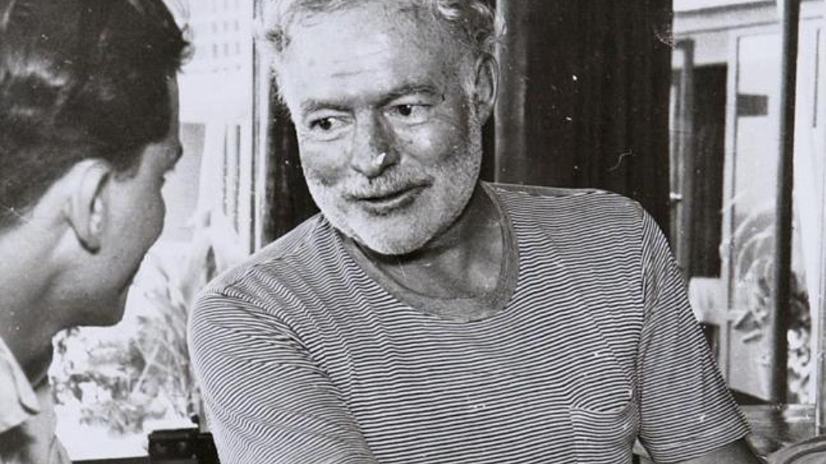 Ernest Hemingway  decía que "escuchar detenidamente te hace especial, pues casi nadie lo hace".