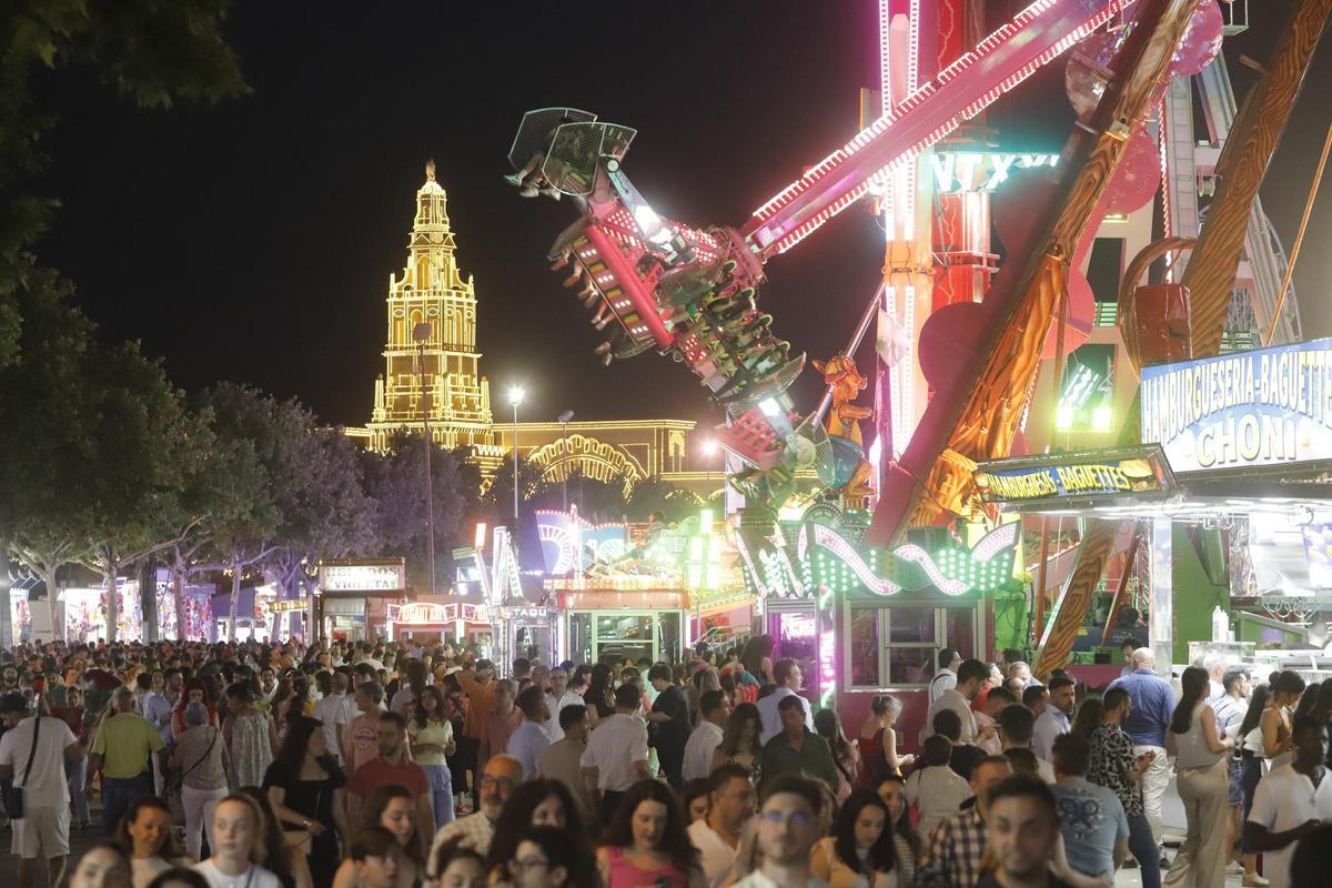 Atracciones de la calle del Infierno de la Feria de Córdoba, el año pasado.
