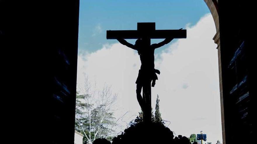 El Silencio y el Santo Entierro devuelven al Cristo de las Injurias a la Catedral