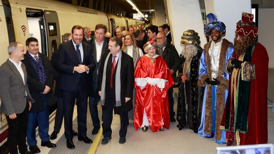 Los Reyes Magos llegan a la ciudad acompañados del ministro Puente