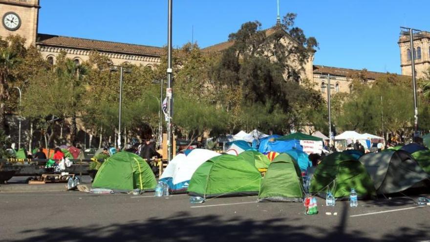 Acampada a la plaça Universitat | ACN