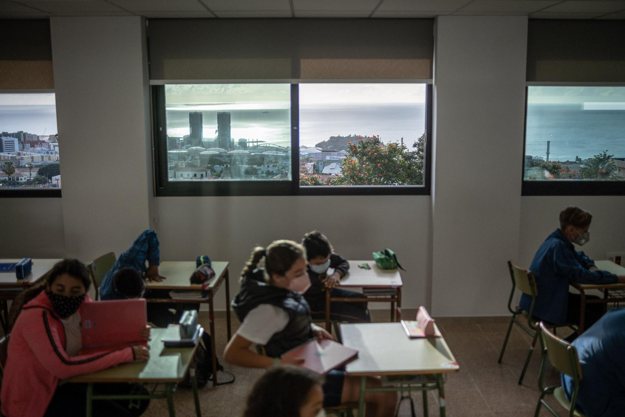 Traslado de los niños del CEIP San Fernando a Tena Artiga