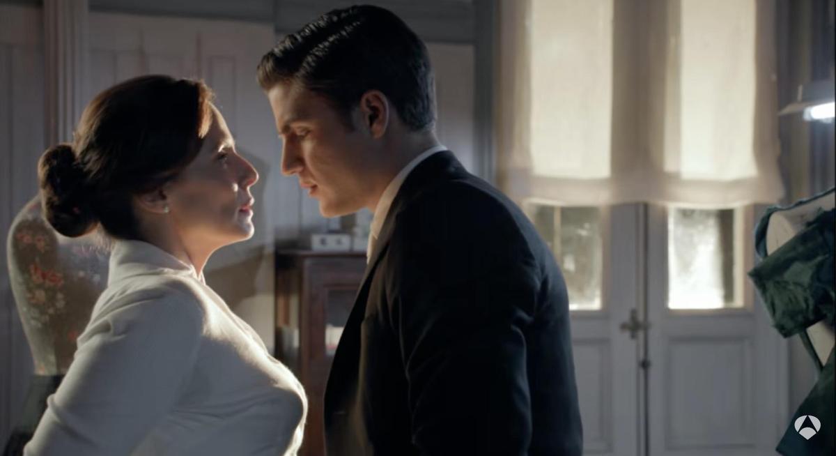 Escena de 'Velvet' con Max y Doña Blanca