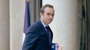 Macron elegeix el seu ministre de Defensa, Sébastien Lecornu, com a primer ministre