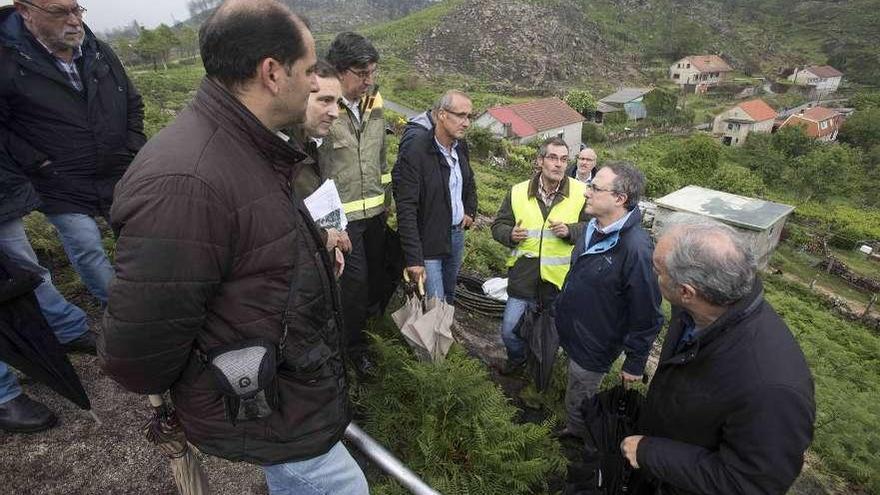 Un momento de la visita al castro de Chandebrito, con motivo del inicio de las obras. // Cristina Graña