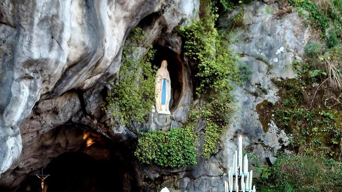 El obispo de Barbastro-Monzón, Ángel Pérez Pueyo, en su visita a Lourdes.
