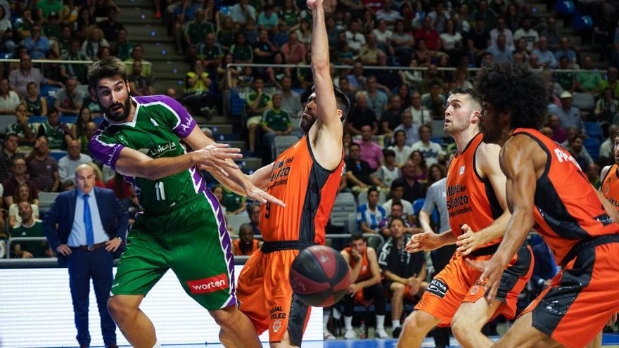 Dani Díez en un partido contra el Valencia Basket.