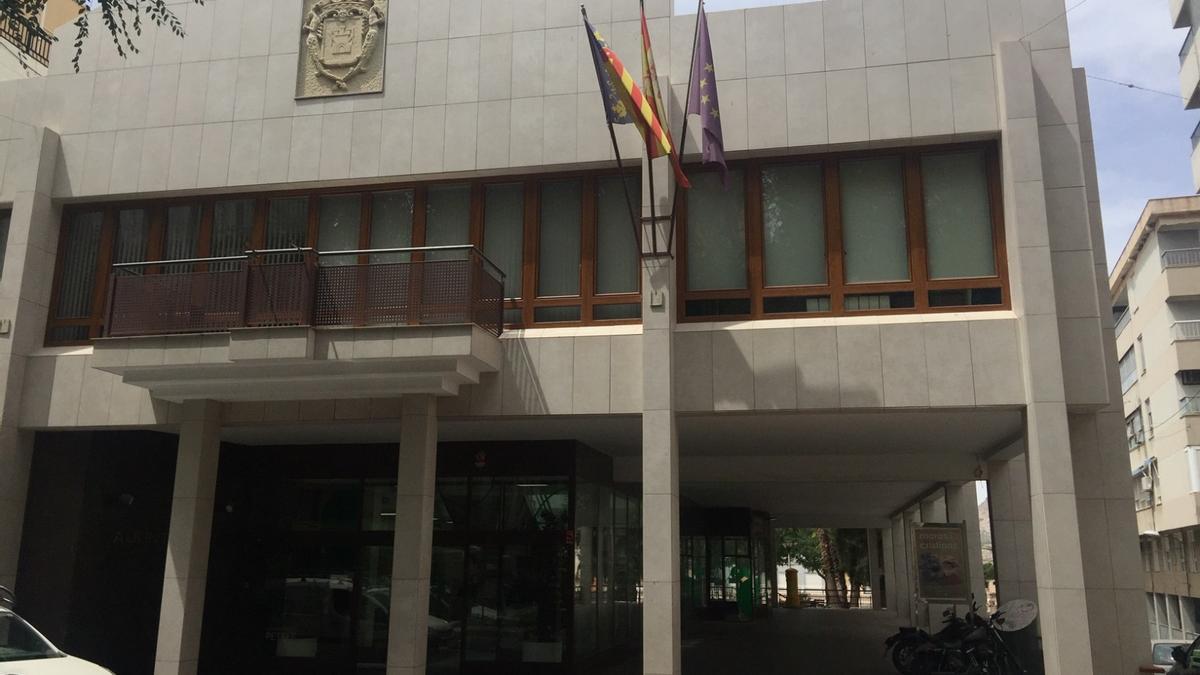 El Ayuntamiento de Petrer, en una imagen de archivo.