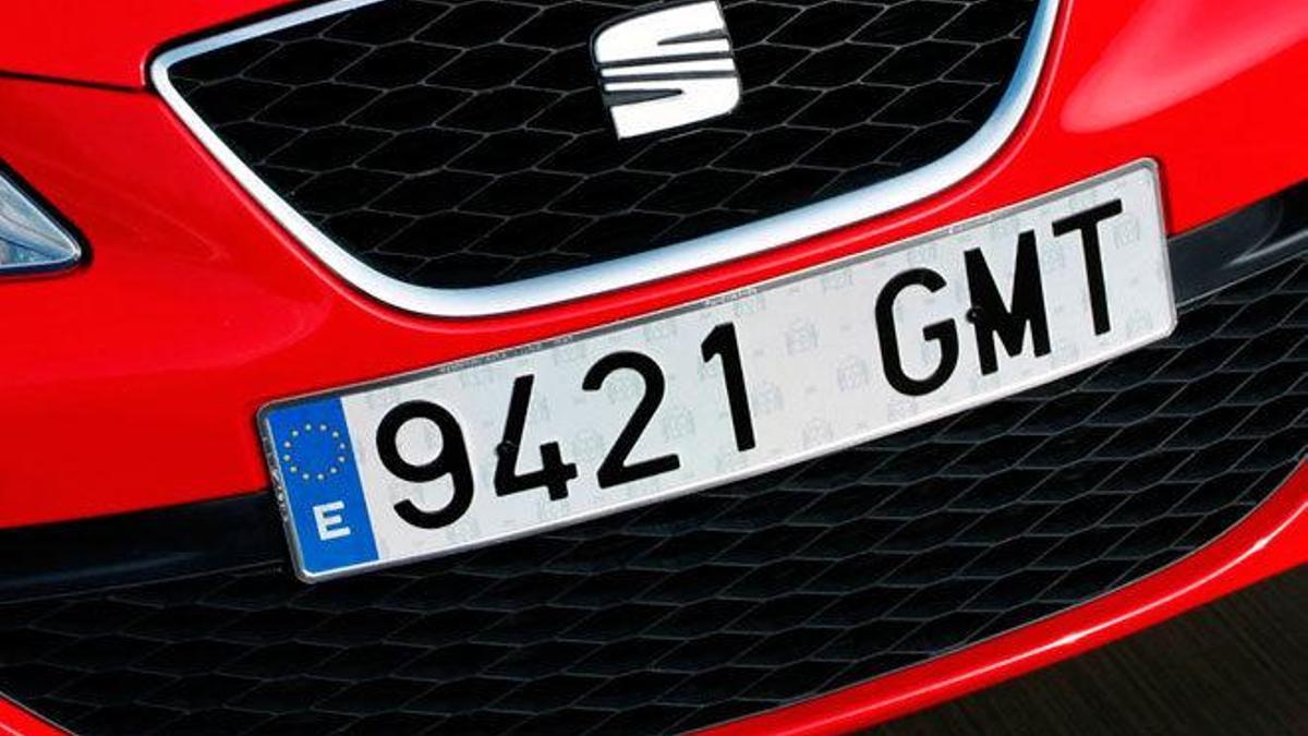 Aviso muy importante para los que se quieren comprar un coche: la DGT hará un cambio muy importante en las matrículas a partir de abril