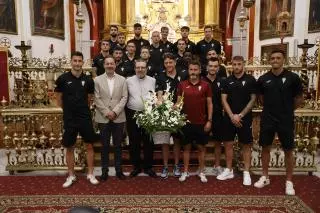 El Córdoba CF y su ofrenda floral a San Rafael, el imágenes