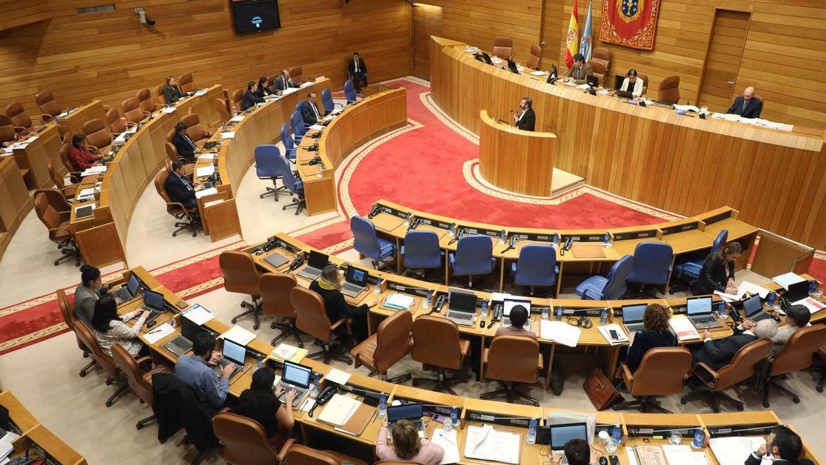 Vista panorámica de un pleno en el Parlamento de Galicia