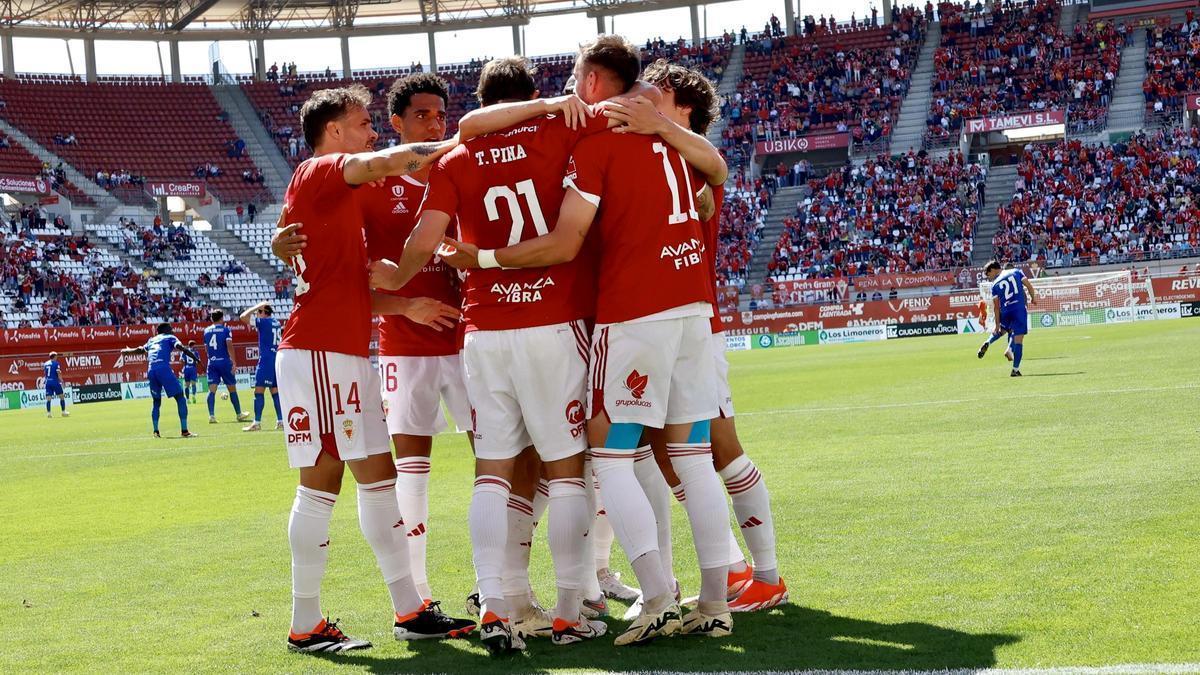 El Real Murcia celebra un gol ante el Melilla.