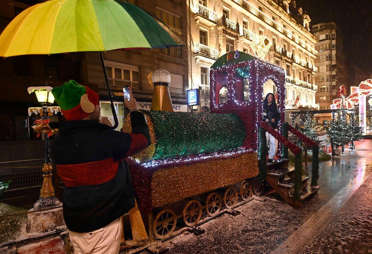 Vigo enciende la Navidad más grande de su historia ante miles de personas