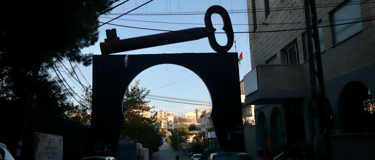 Un monumento al derecho al retorno hace las veces de puerta de entrada al campo de refugiados palestinos de Aida, en Belén, Cisjodania.