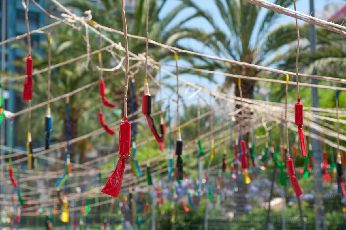 La fiesta de San Juan celebra la llegada del verano. La fiesta de San Juan celebra la llegada del verano.