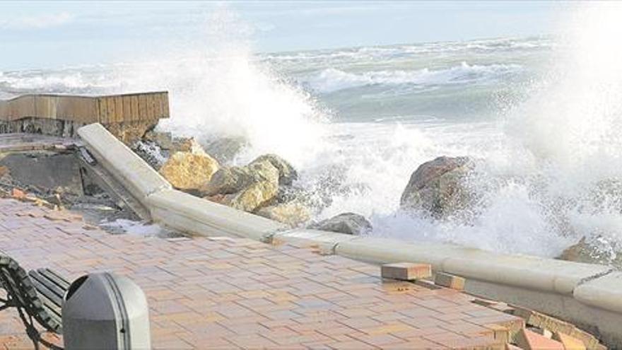 Los alcaldes urgen a Costas a invertir por las playas y el turismo