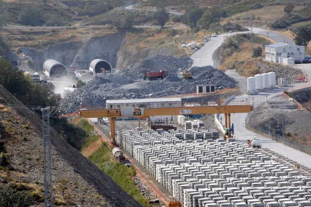 Visita a las entrañas del AVE en Galicia