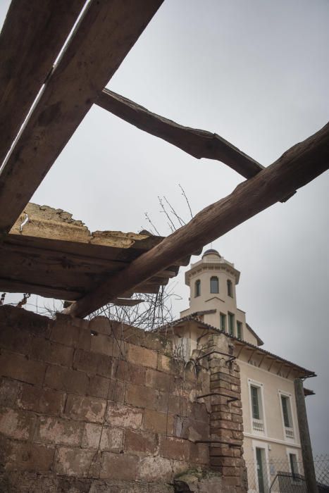 Cavalls i gossos a la torre Lluvià