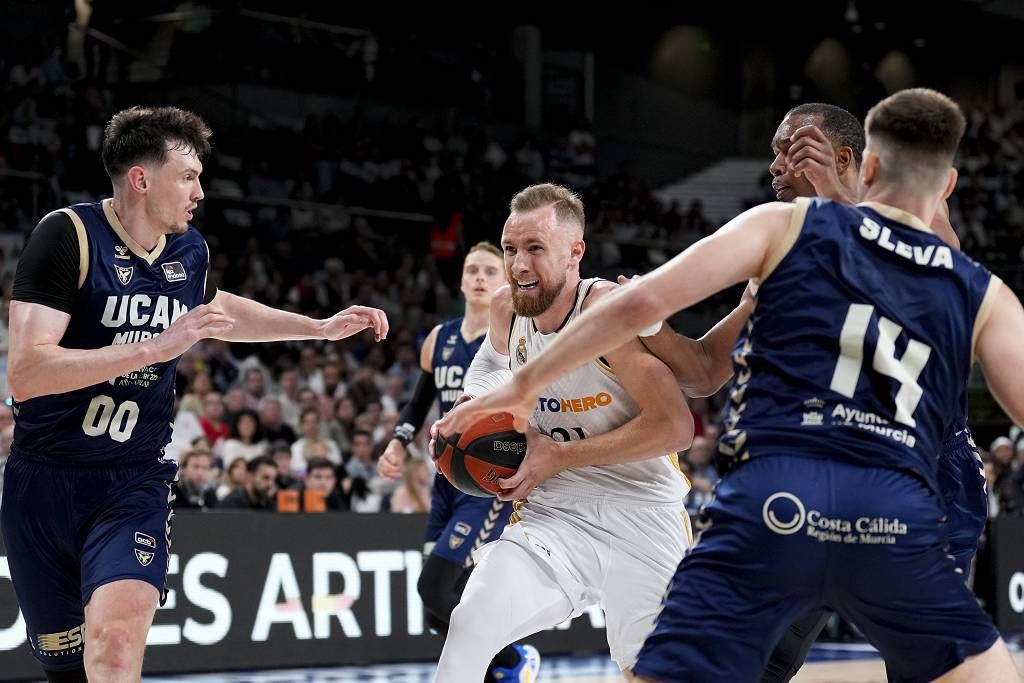 Las imágenes del Real Murcia-UCAM Murcia, primer partido de la final de la ACB