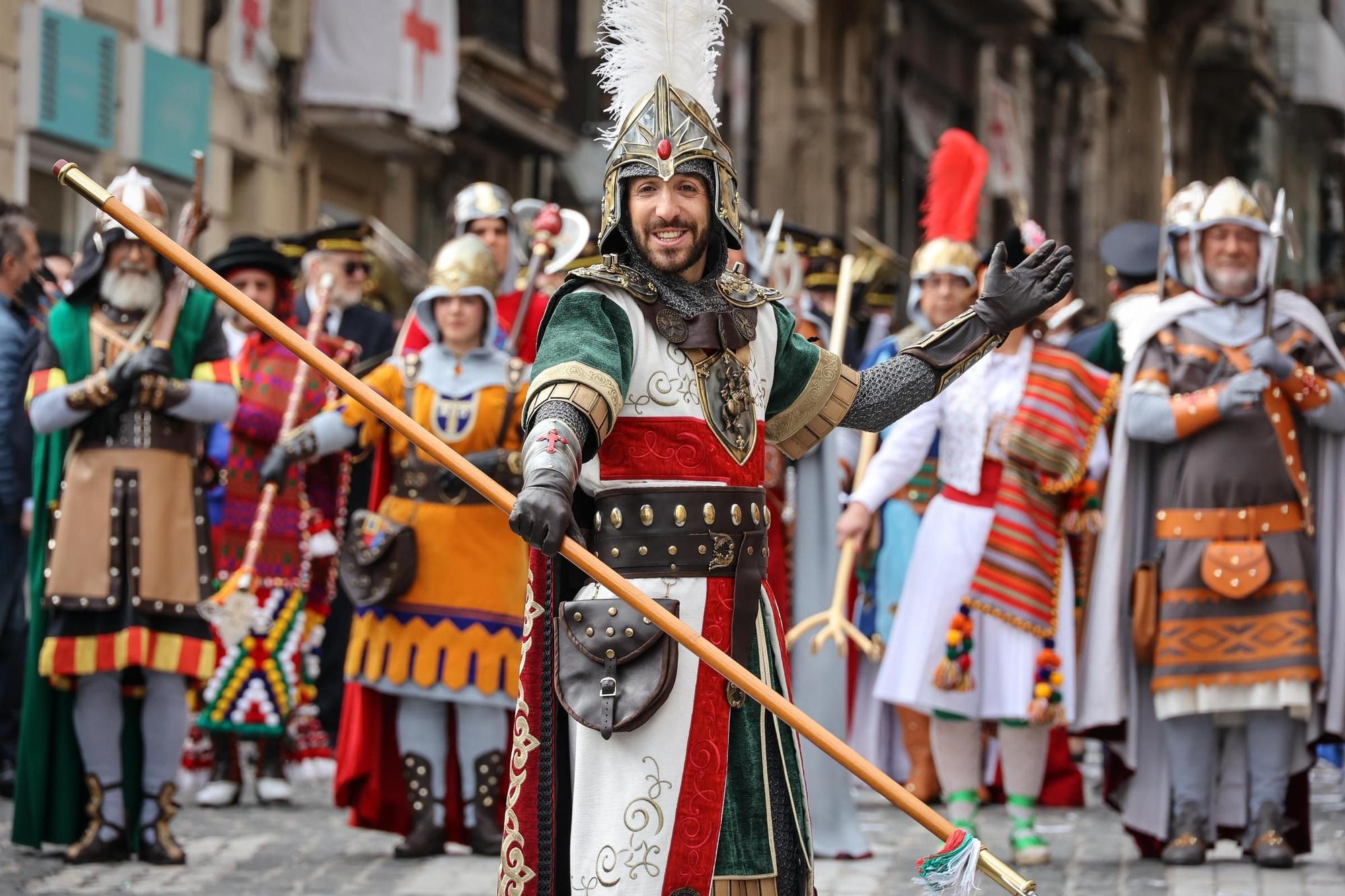 La Gloria anticipa la alegría y el color de los Moros y Cristianos de Alcoy