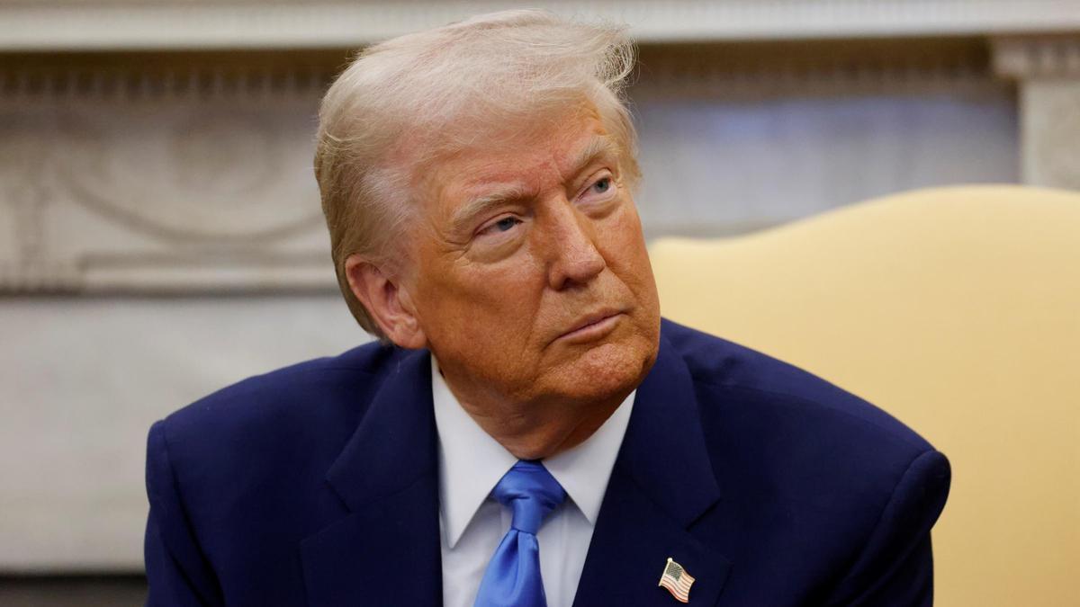 Trump anuncia la creación de una "tarjeta dorada" para atraer a millonarios a EEUU.