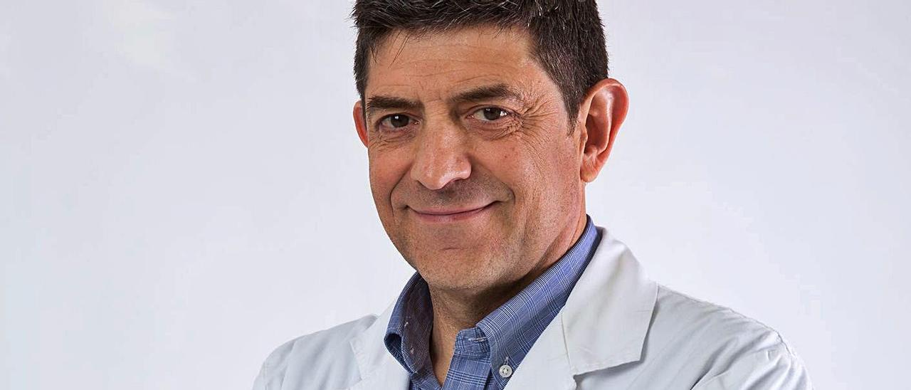 El jefe del servicio de Oftalmología del Hospital Universitario de Torrevieja, José Isidro Belda. | INFORMACIÓN