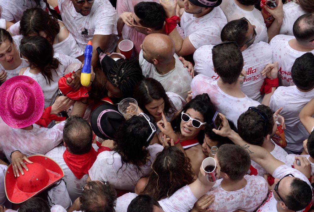 Un chupinazo inclusiu dóna inici als «Sanfermines