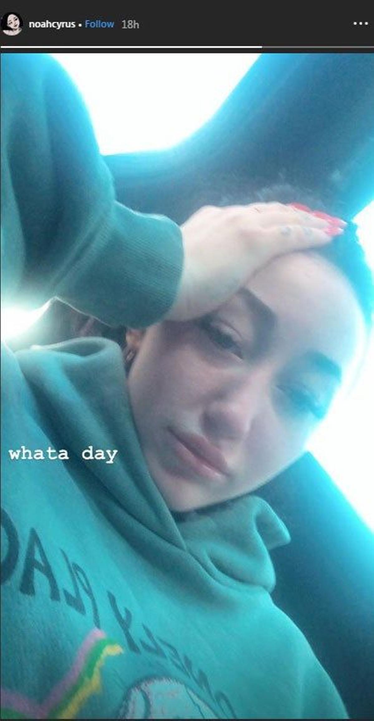 Noah Cyrus llora por su ex novio
