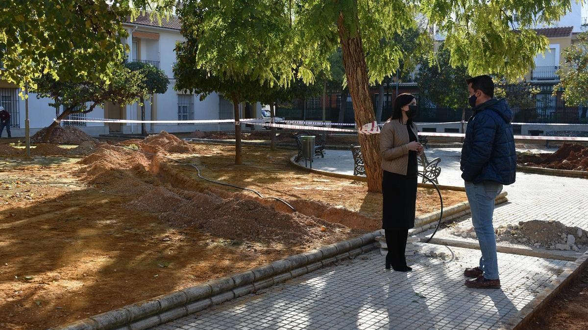 La plaza Poeta José Cabello de Puente Genil incorporará un parque infantil