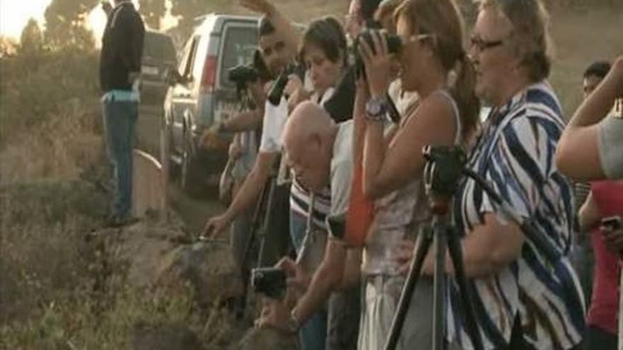 Curiosos acuden a ver las consecuencias de la erupción