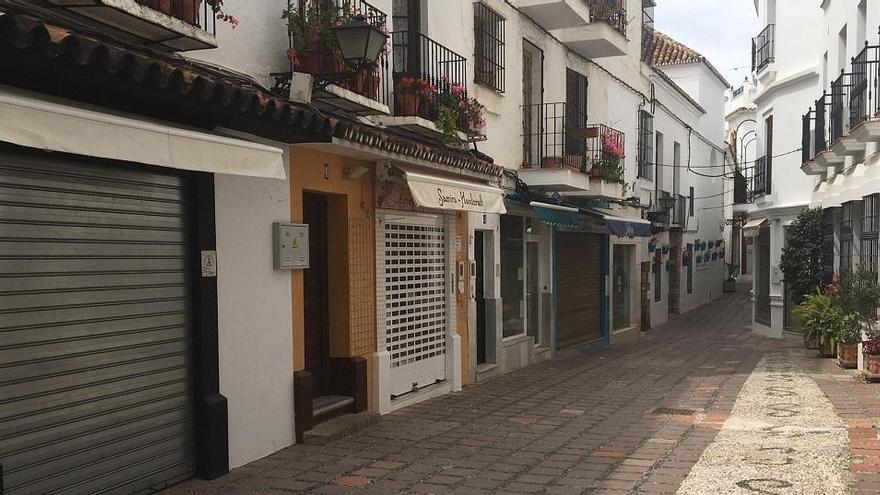 Comercios del Casco Antiguo cerrados por el estado de alarma del Covid-19.