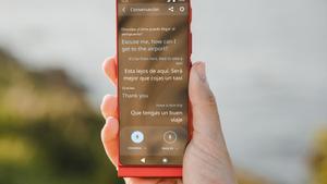 Imagen del traductor Instantáneo V4 de VA, un dispositivo que permite la comunicación con hasta el 90% de la población mundial con un total de 108 idiomas. 