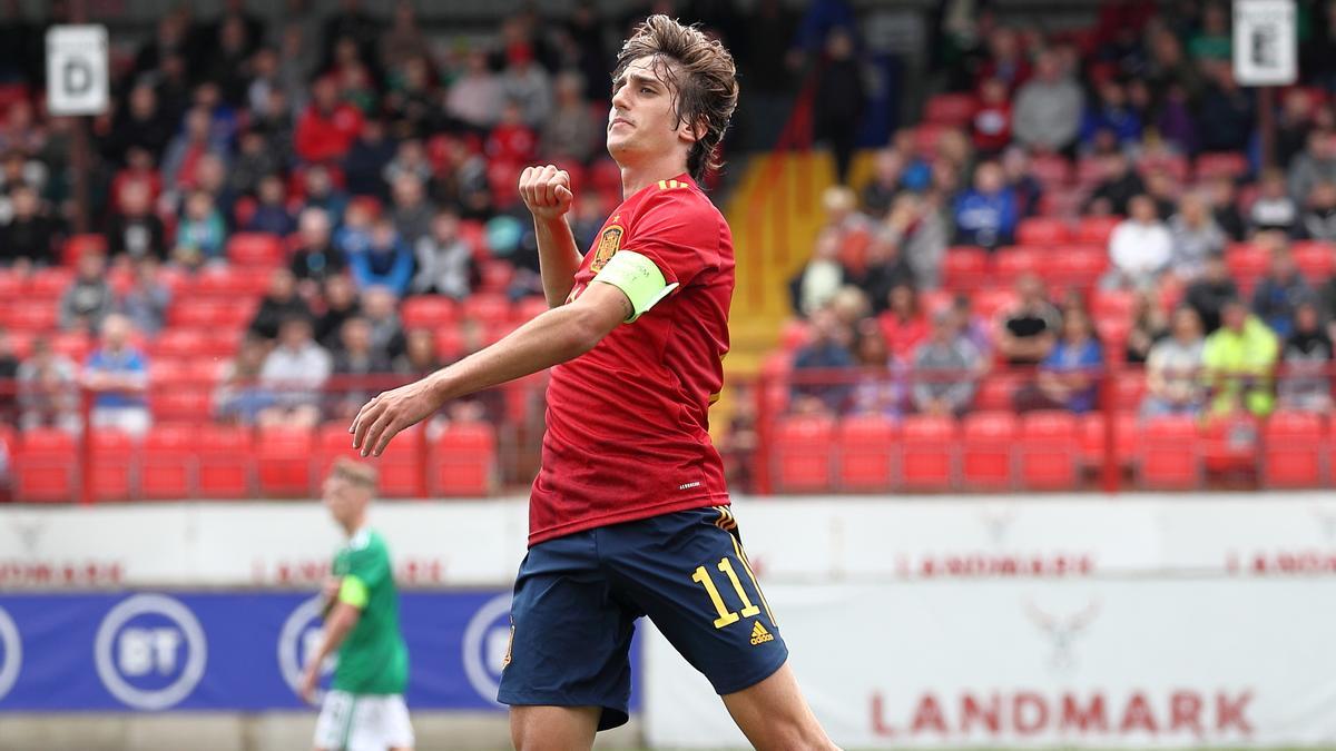 Bryan Gil celebra uno de los goles anotados por la sub-21 en Irlanda del Norte.