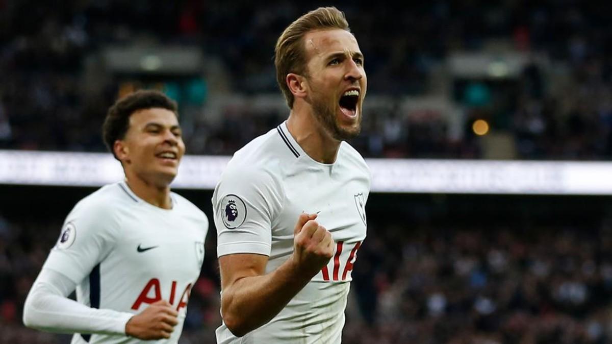 Kane celebrando una anotación con los Spurs