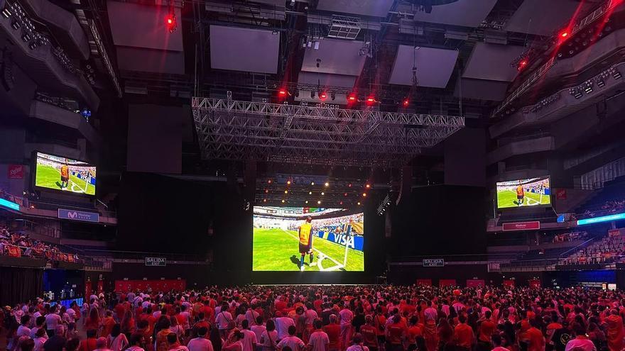 Abrazos, lágrimas y un unánime "Argentino el que no bote": así celebró el Movistar Arena la segunda estrella de España