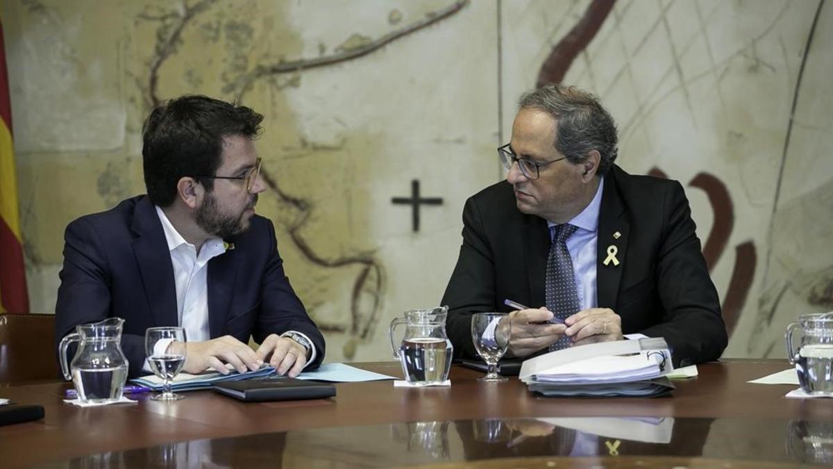 El 'president', Quim Torra, y el vicepresidente del Govern, Pere Aragonès, en una reunión del Consell Executiu en la Generalitat.