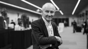 Retrato de Pierre Guillon de Princé, descendiente de esclavistas que ha fundado una asociación con un descendiente de esclavos durante el Global Forum against Racism and Discrimination, en el Centre de Convencions Internacional de Barcelona.
